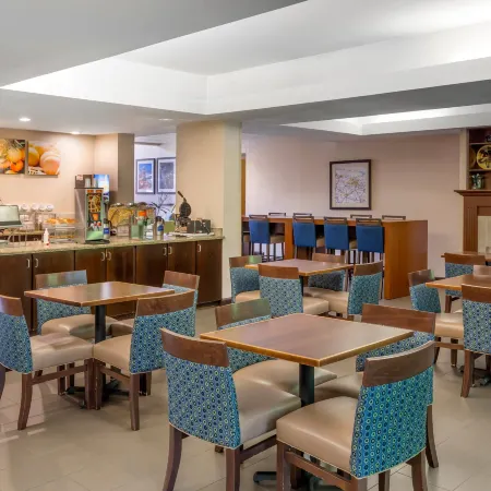 Comfort Suites Regency Park
