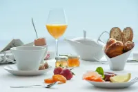 Hôtel le Nouveau Monde - breakfast