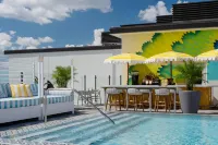 Moxy St. Petersburg Downtown - Rooftop Pools