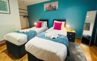 Pebble Mews House - Sleeps 6 to 8 Guests - Bungalows
