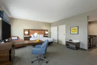 Hampton Inn & Suites Woodward - parking