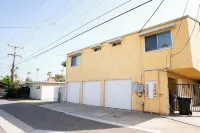 Guest Favorite! Easy Walk to Beach/Food & Shops + Private Parking - 4-Star