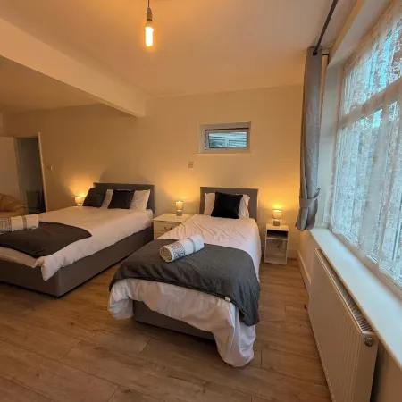 Ashford Luxury 4-bed Apartment Hoteles en Stanwell