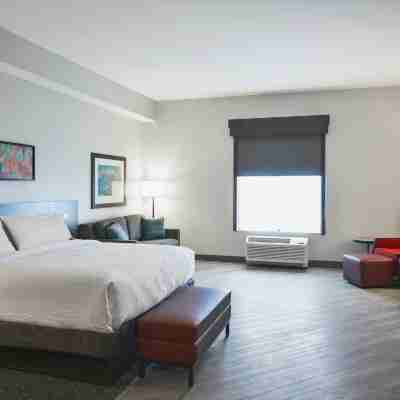 Hilton Garden Inn Louisville Mall of St. Matthews Rooms