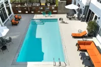 Aloft Mountain View - Pools