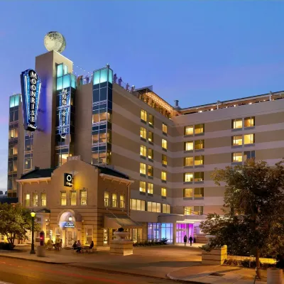 The Moonrise Hotel Hotels near The Cathedral Basilica of St. Louis