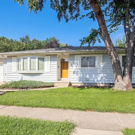 Family-Friendly Waterloo Abode w/ Deck! Hotéis em Waterloo