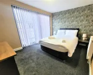 Friary House Serviced Apartments by Roomsbooked - 24Hr Reception - balcony
