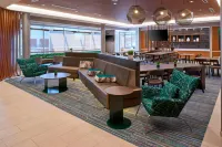SpringHill Suites East Lansing University Area - С бассейном