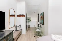 Iconic Downtown Condo I  Stadium View I  Walk to Uga, Sanford & Classic Center - 4-Star