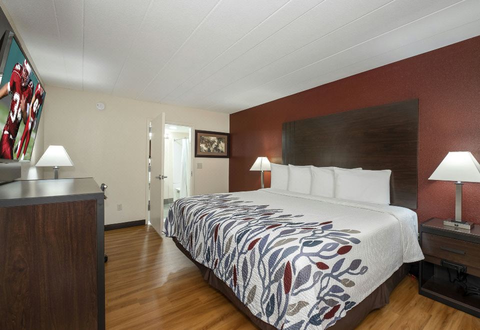 Red Roof Inn Freehold - Housity