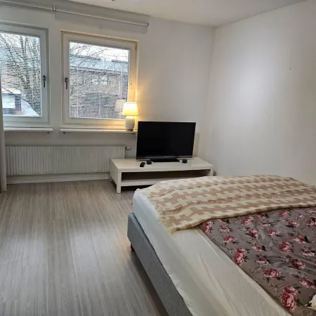 3Br House, Sleeps 7 with Balcony-Garden-BBQ-Freep