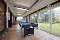 位於維爾雅爾姆附近Fraiture酒吧的寬敞度假屋 - 停車場