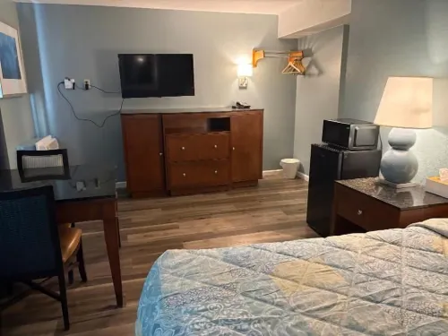 Lamplighter Motel - Motels