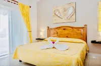 Playacar Deluxe Comfort Balcony Room with Swimming Pool Air Conditioning & Park - Homestays