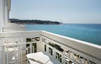 Grand Hotel Des Sablettes Plage, Curio Collection By Hilton - Romantische