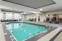 Homewood Suites by Hilton Ottawa Airport - piscina