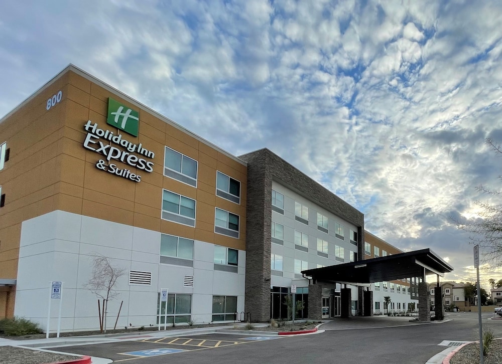 Holiday Inn Express & Suites Phoenix - Airport North, an Ihg Hotel