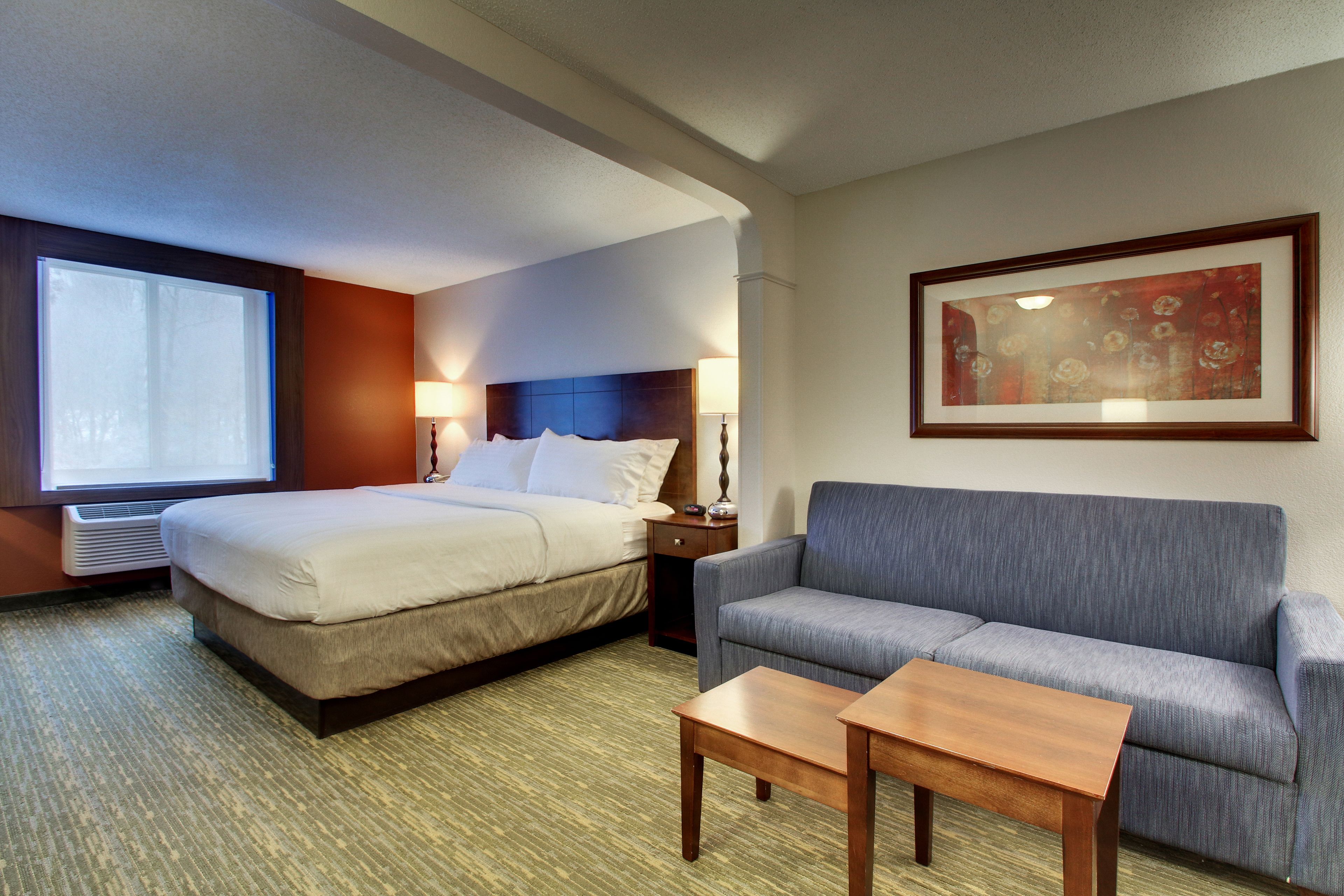 Holiday Inn Express & Suites - Lincoln East - White Mountains, an Ihg Hotel