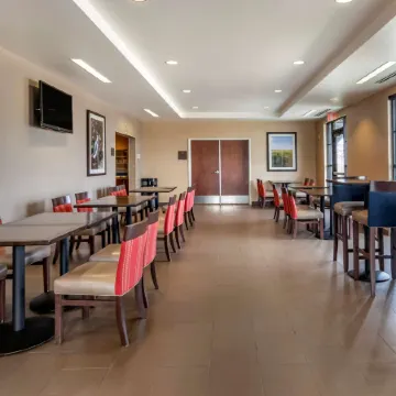Comfort Suites Airport-University