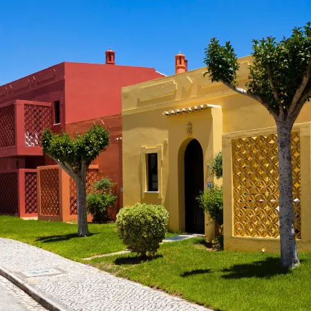 Colina Village
