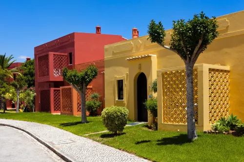 Colina Village - parking
