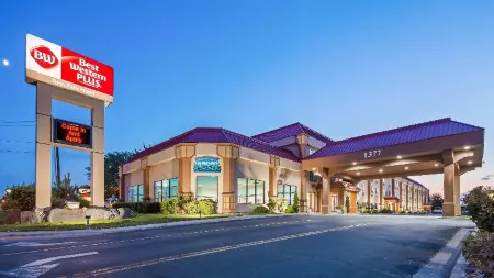 Best Western Plus Twin Falls Hotel Отели рядом с достопримечательностью «Парк Шошони Фолс»