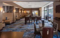 DoubleTree Suites by Hilton Minneapolis - breakfast