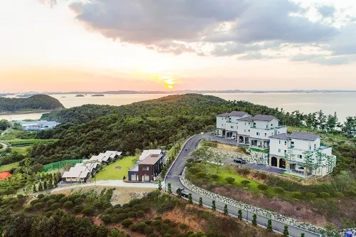 Boryeong(Ocheon) Theban Hill Resort Pension