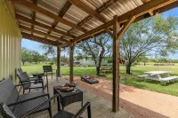Henley-Lux Tiny Home-Hot Tub-Fire Pit Hotels in Gillespie County