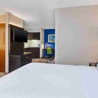 Holiday Inn Express & Suites Blacksburg - University Area Rooms