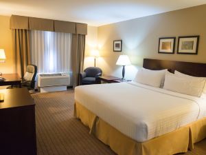 Holiday Inn Express Devils Lake