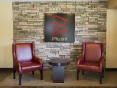 Red Roof Plus+ Chicago - Willowbrook Hotels in Willowbrook