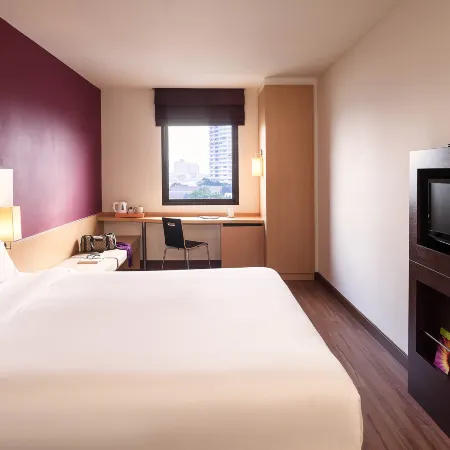 Ibis Bangkok Riverside Отели рядом с достопримечательностью «Asiatique - Набережная»