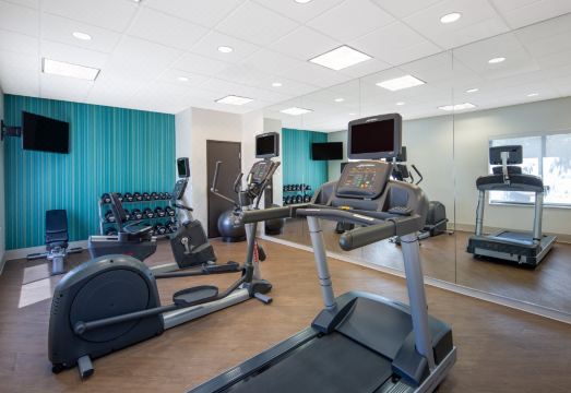 3. 홀리데이 인 익..