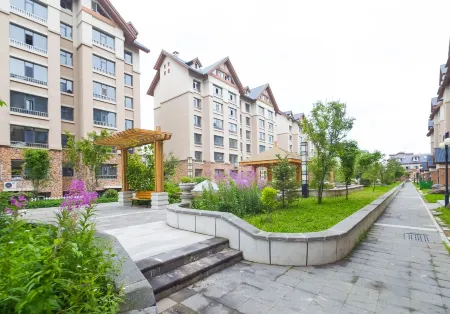 Changbaishan Xipo Xinshanmen Qingfeng Lishe Yiju Homestay (Tianchi Avenue)