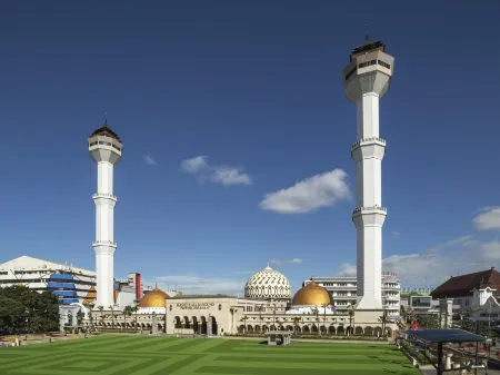 RedDoorz Near Trans Studio Bandung 3 Отели рядом со станцией Cikudapateuh Train Station