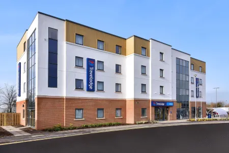 Travelodge Melksham Отели рядом с достопримечательностью «Роудей Кау Фарм Кафе & Айс Крим Парлор»