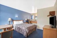 Days Inn by Wyndham Seattle North of Downtown - Motels