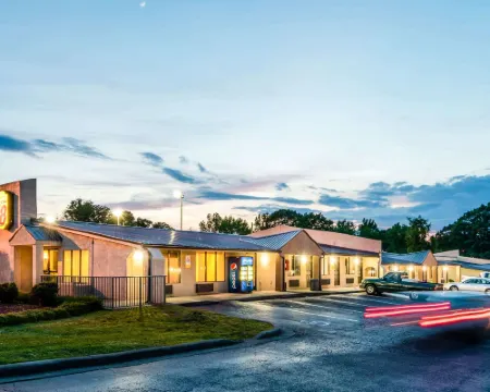 Super 8 by Wyndham Monroe Hotels in Monroe