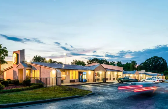 門羅温德姆速8酒店