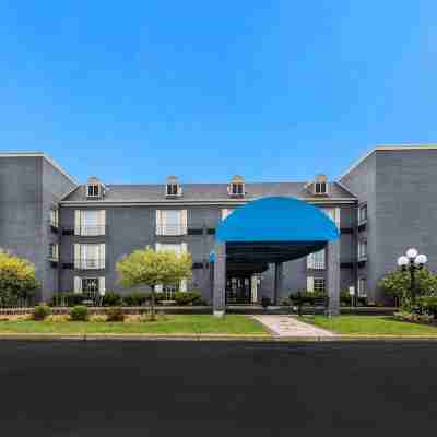 The Blu Hotel Blue Ash Cincinnati, Ascend Hotel Collection Hotel Exterior