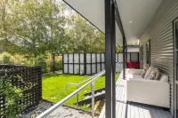 Black on Grey Hotels in Geraldine