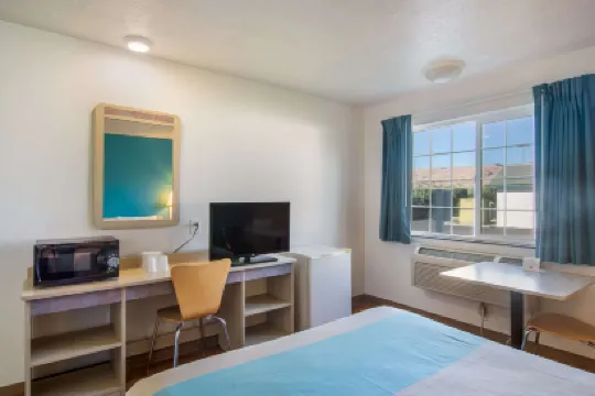 達爾斯6號汽車旅館