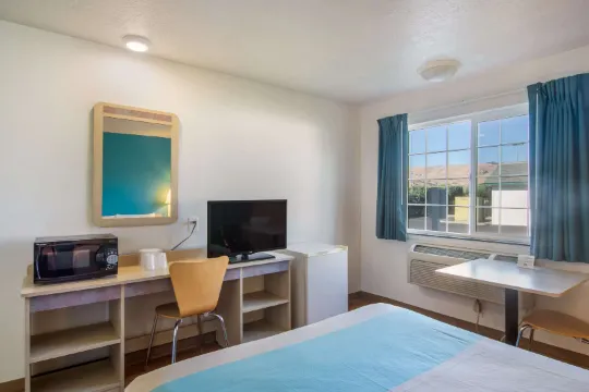 達爾斯6號汽車旅館