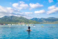 Bhuvarin Resort - Kolam Infiniti