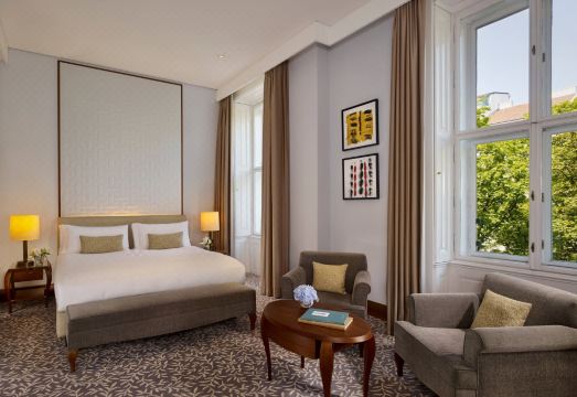 리츠칼튼 비엔나의 고풍스러운 객실