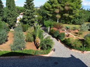 B b S Elia Villa Surrounded by Greenery Inside the Historic Dubini Park