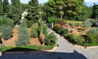 B b S Elia Villa Surrounded by Greenery Inside the Historic Dubini Park