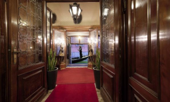 Palazzetto Pisani Grand Canal